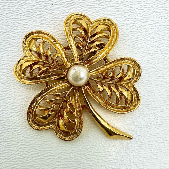 🟢 5/$20 VTG Gerry’s Gold 4-Leaf Clover Brooch Pearl SIGNED Pin Boho Four Leaf - Picture 4 of 13